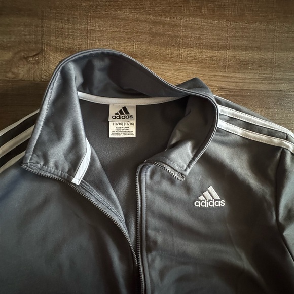Adidas Kids XL Gray Zip-Up Jacket with White Stripes – Classic Sporty Style - Picture 6 of 6